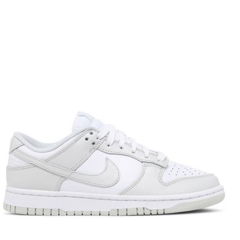 women's dunk low photon dust size 5.5. Decent condition.